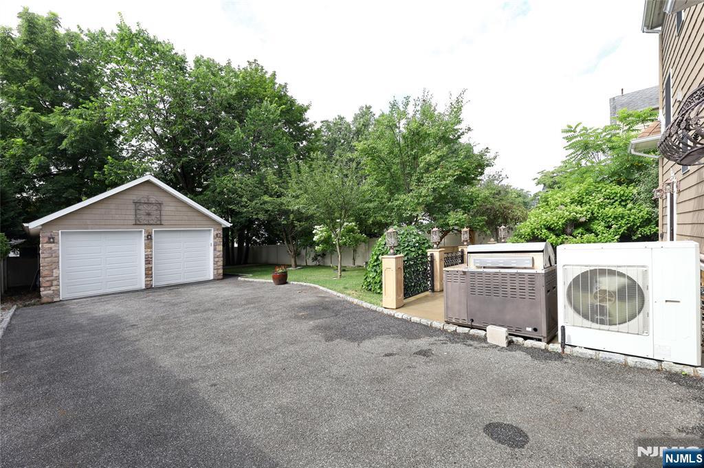 406 Dixie Avenue Hawthorne, NJ 07506 - Photo 4 of 46