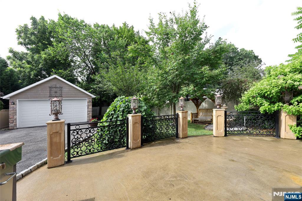 406 Dixie Avenue Hawthorne, NJ 07506 - Photo 6 of 46