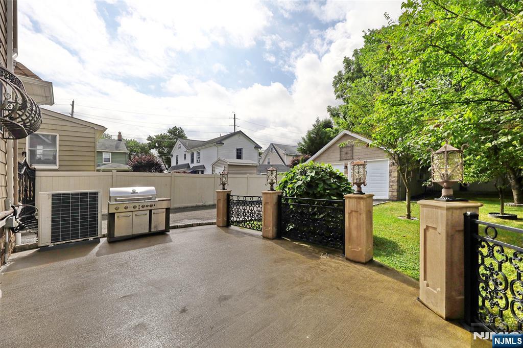 406 Dixie Avenue Hawthorne, NJ 07506 - Photo 7 of 46