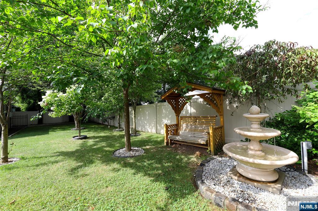 406 Dixie Avenue Hawthorne, NJ 07506 - Photo 8 of 46