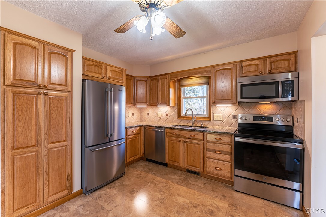 7448 Seifert Road Rome, NY 13440 - Photo 3 of 50