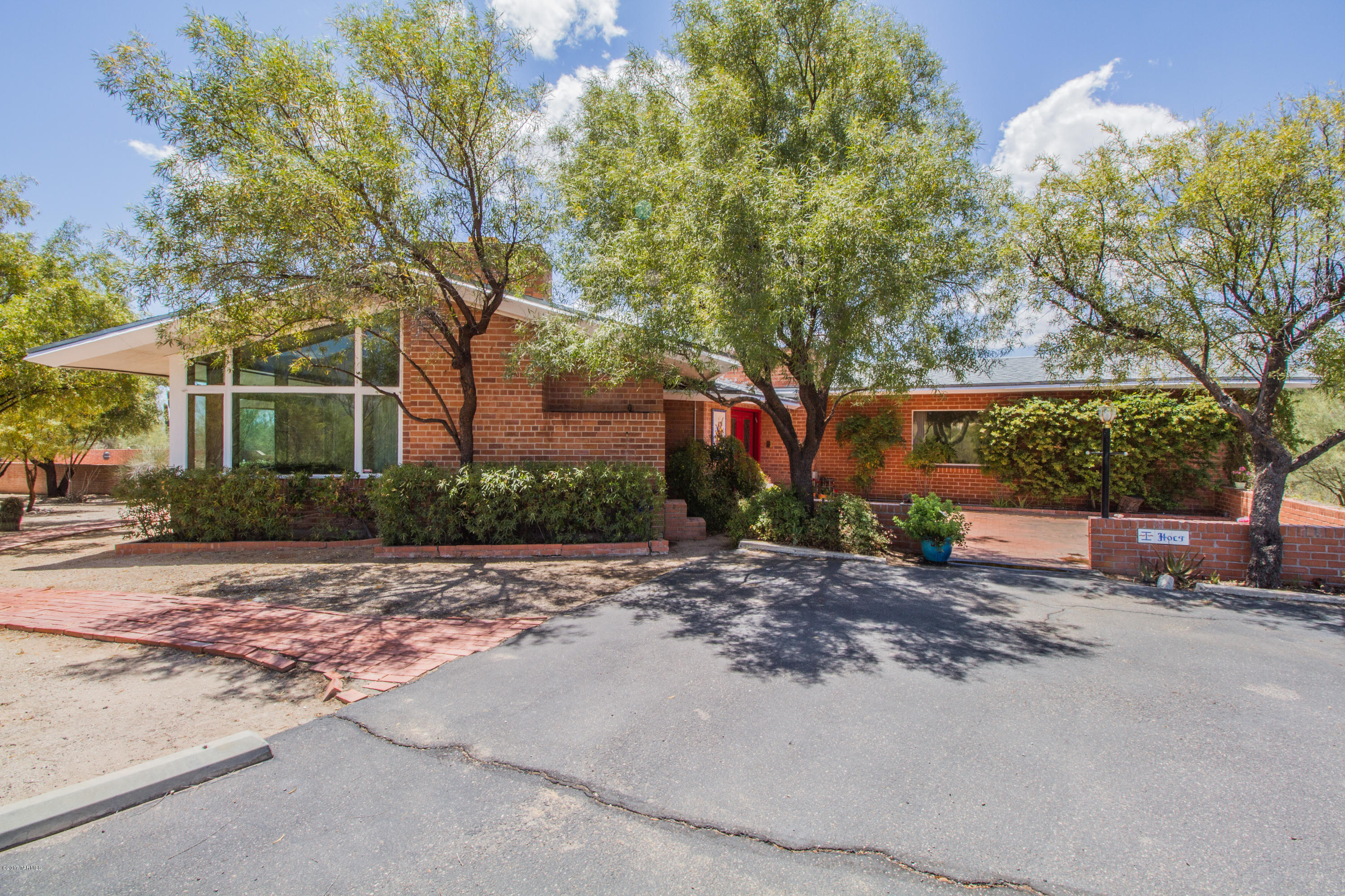 945 West Panorama Road Tucson, AZ 85704 - Photo 1 of 41 Gallery Image 1
