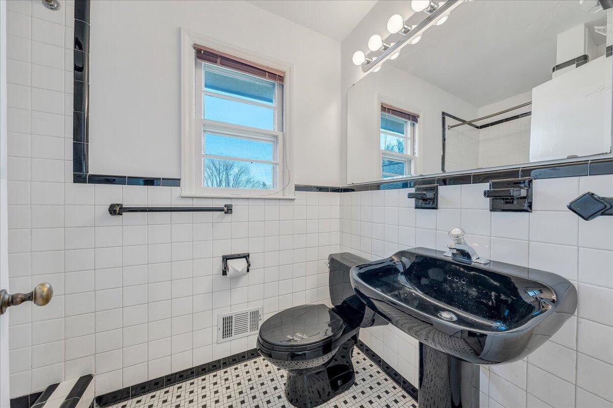 2221 Hunters Road Southwest Roanoke, VA 24015 - Photo 29 of 58 29-MIB07431