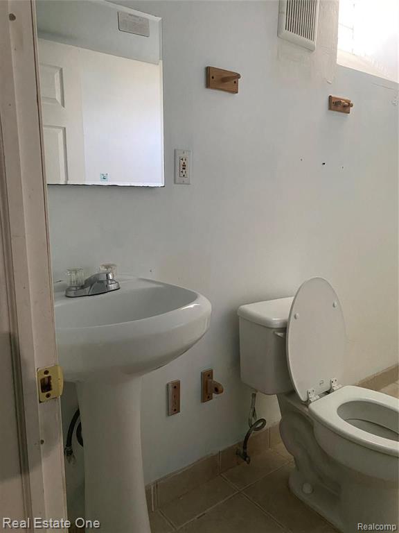 6258 Schaefer Road Dearborn, MI 48126 - Photo 16 of 17