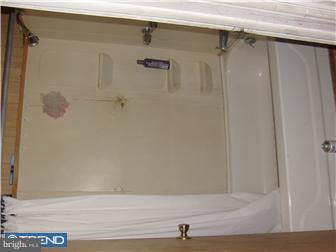 531 Ritter Street Reading, PA 19601 - Photo 5 of 10 Bathroom