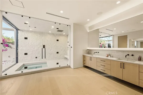 $39,995 | 22924 Erwin Street, Woodland Hills, CA 91367