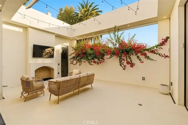 $39,995 | 22924 Erwin Street, Woodland Hills, CA 91367