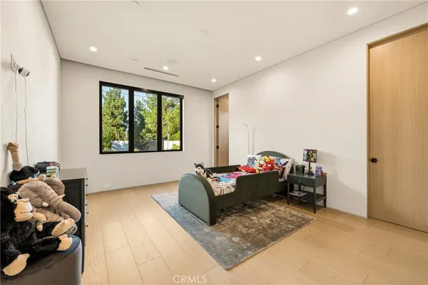 $39,995 | 22924 Erwin Street, Woodland Hills, CA 91367