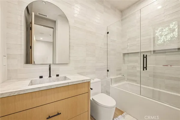 $39,995 | 22924 Erwin Street, Woodland Hills, CA 91367