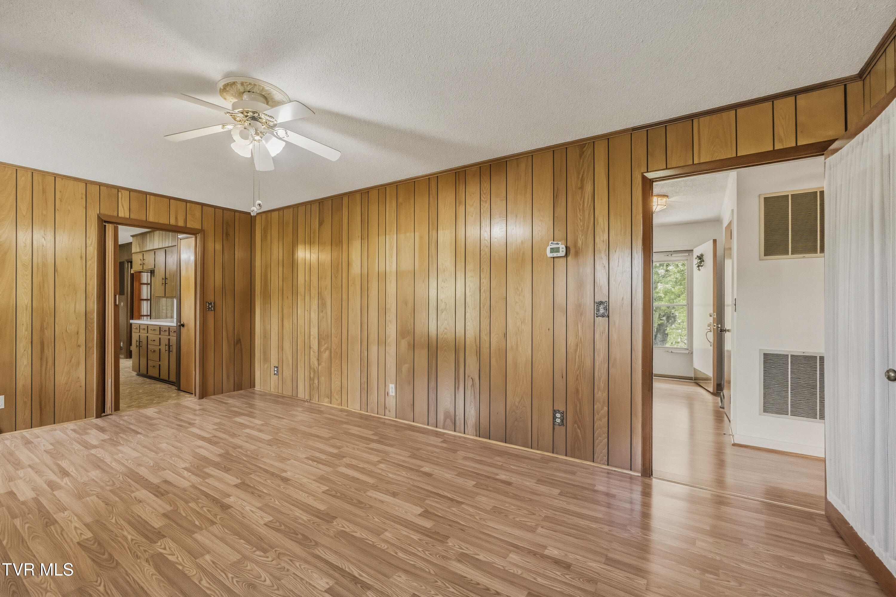 595 East Allens Bridge Road Greeneville, TN 37743 - Photo 5 of 63 5