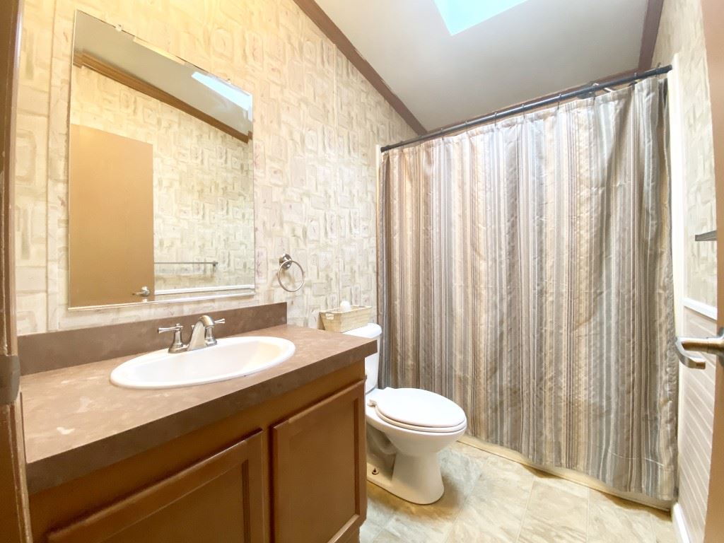 2151 West Kent Road Breckenridge, MI 48615 - Photo 11 of 20 1877532-10.JPG