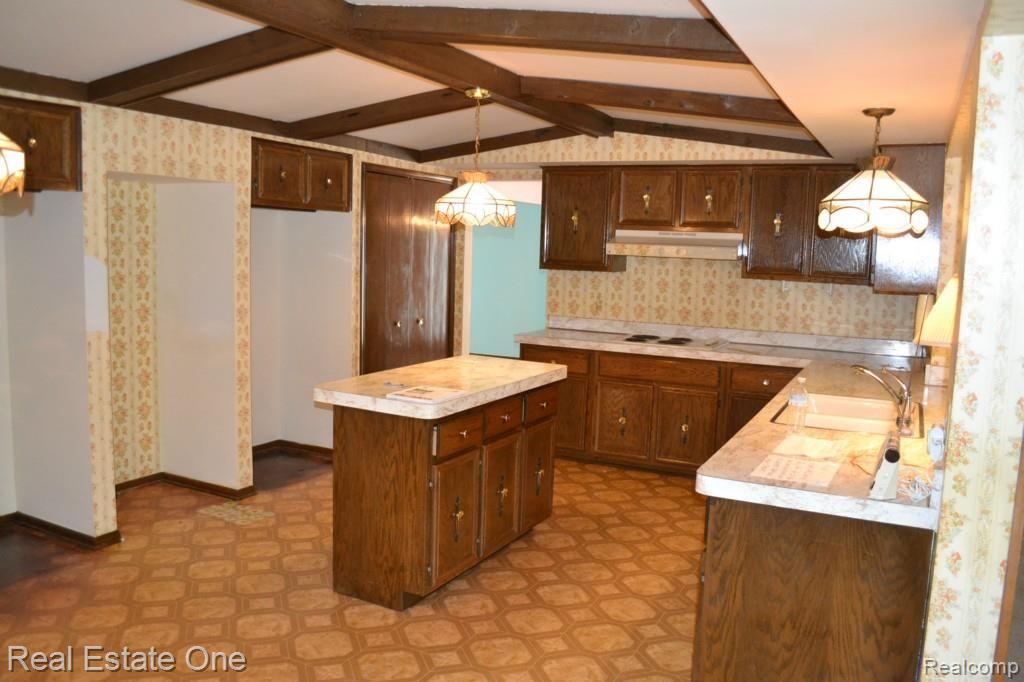 419 Lake Forest Road Rochester, MI 48309 - Photo 5 of 99 Kitchen