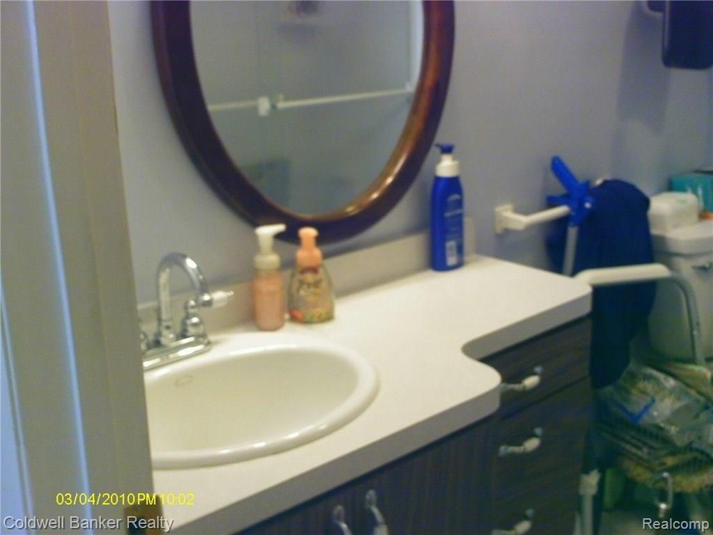 32439 Hayes Road Warren, MI 48088 - Photo 13 of 25 Gallery Image 13