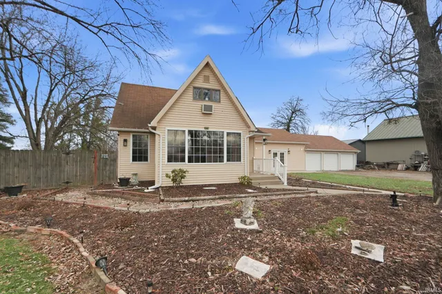 $350,000 | 22205 Maple Lane, Woodburn, IN 46797