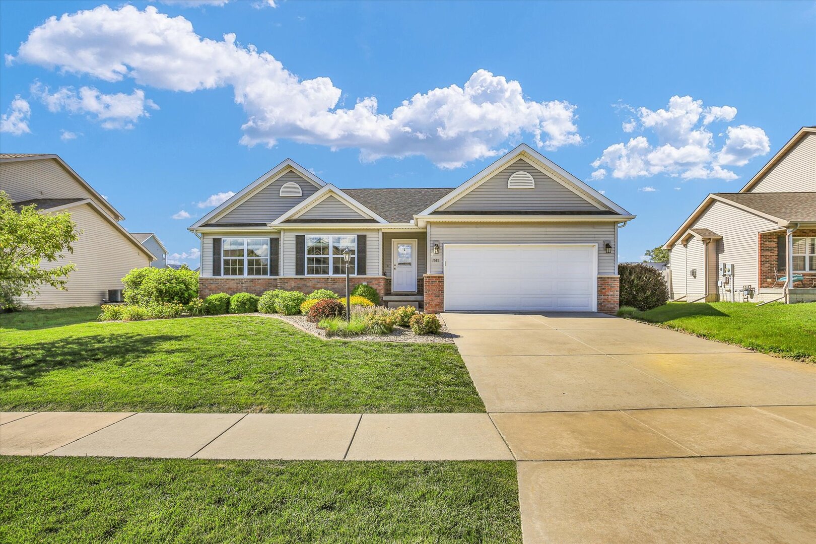 1618 Hunters Ridge Court Mahomet, IL 61853 - Photo 1 of 45