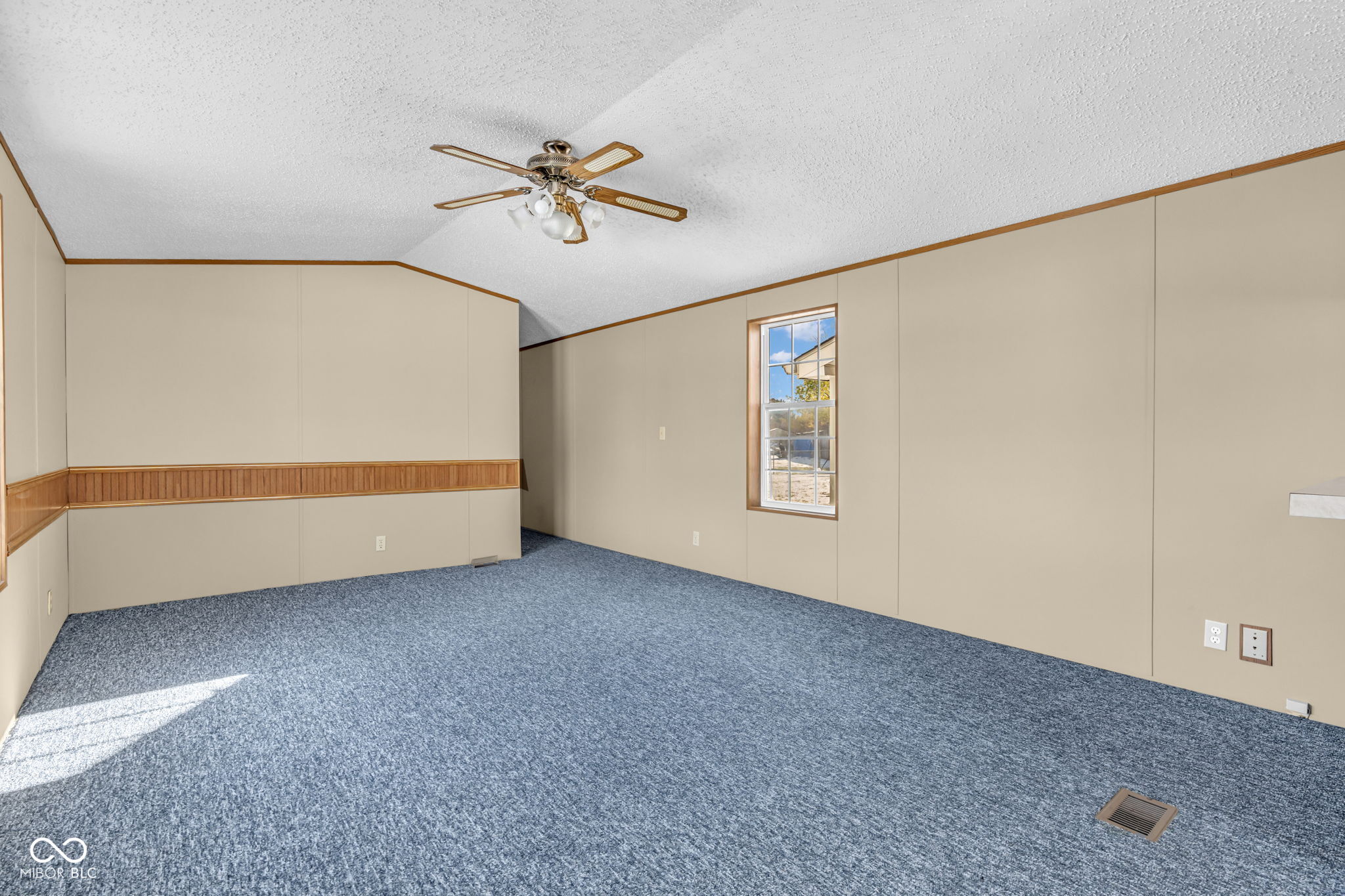 330 Lazy River Road Cloverdale, IN 46120 - Photo 4 of 34