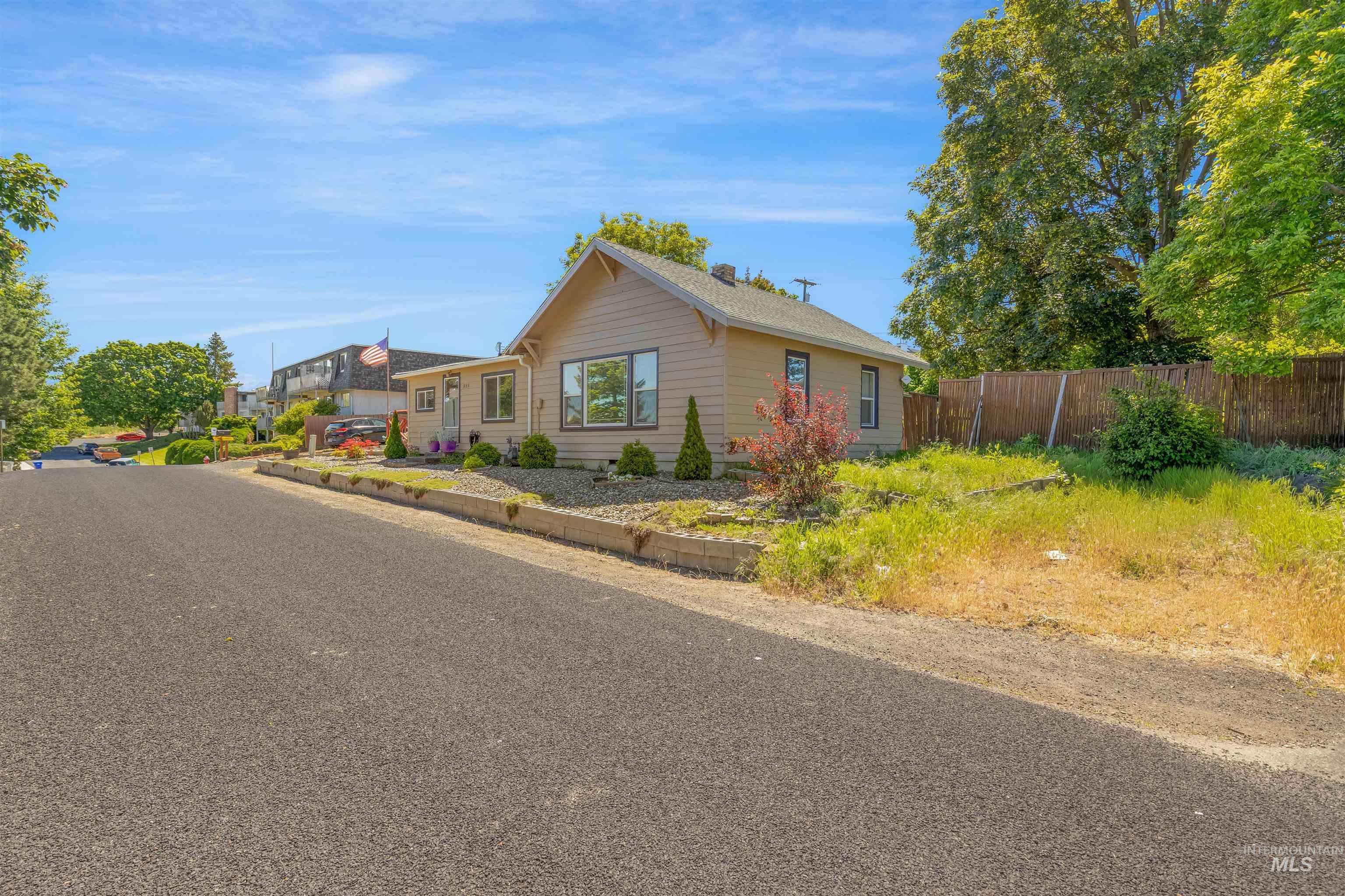 238 Hillcrest Road Lewiston, ID 83501 - Photo 2 of 27