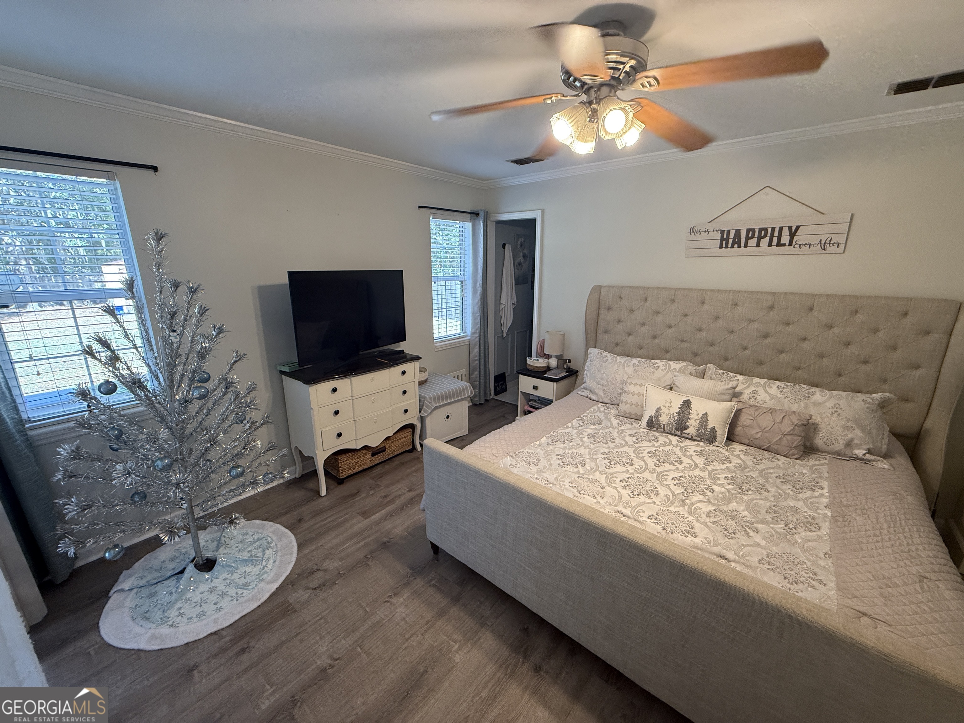 2203 Windsor Street St. Marys, GA 31558 - Photo 9 of 15 a living room with furniture and a flat screen tv