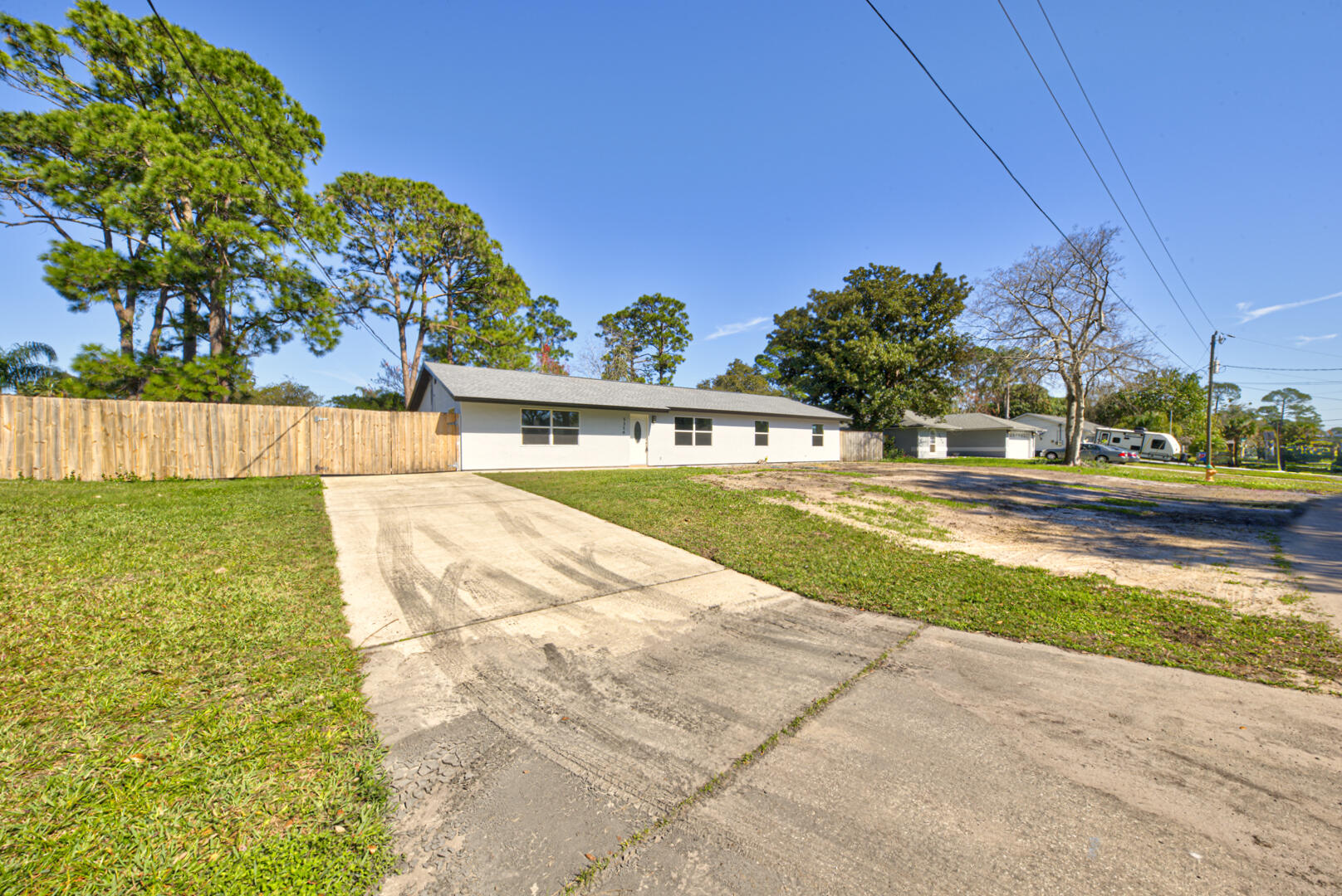 5356 Jamaica Road Cocoa, FL 32927 - Photo 37 of 41 a view of back yard of the house