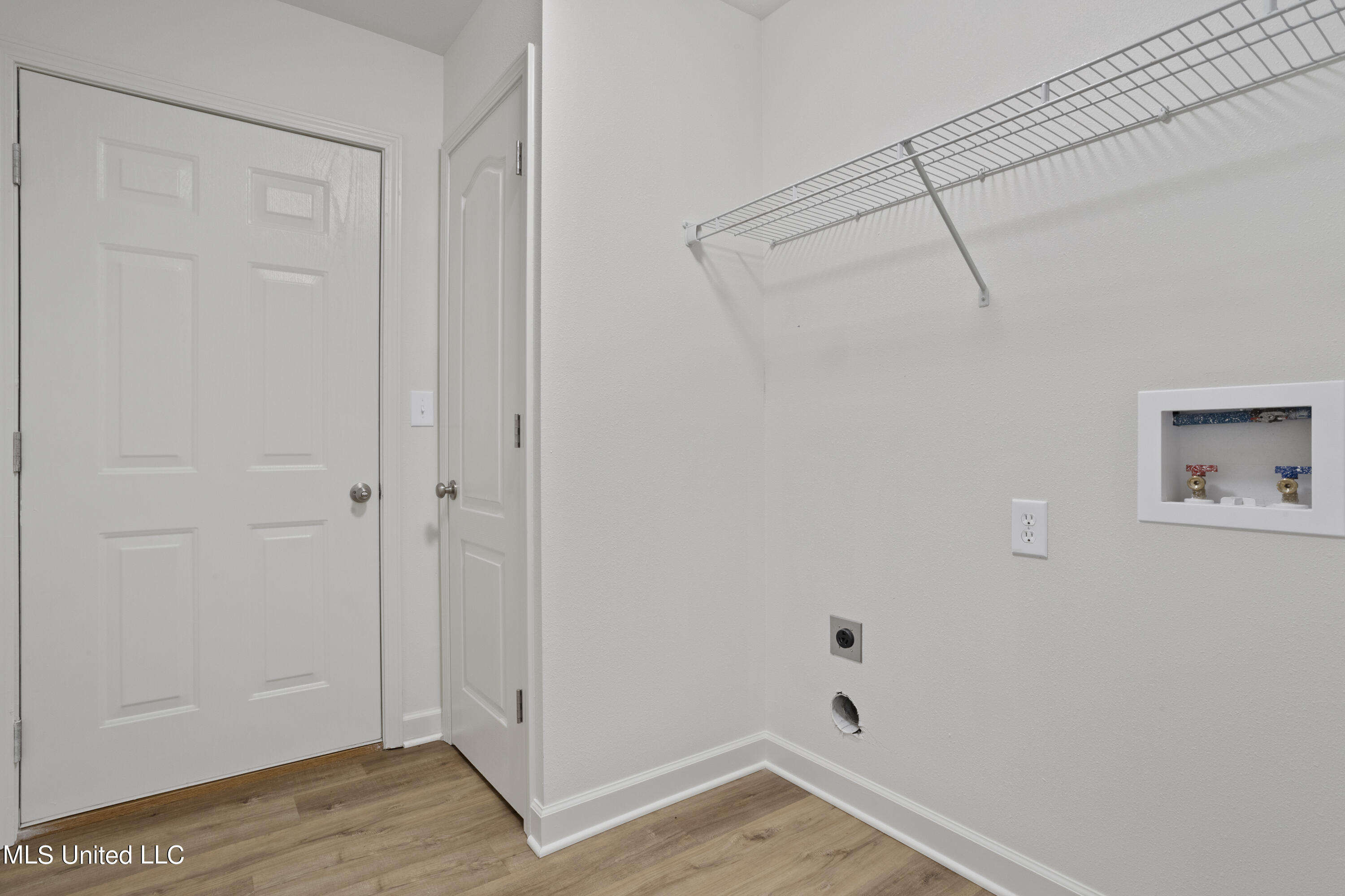 10756 Linohau Way Diamondhead, MS 39525 - Photo 19 of 25 Laundry room