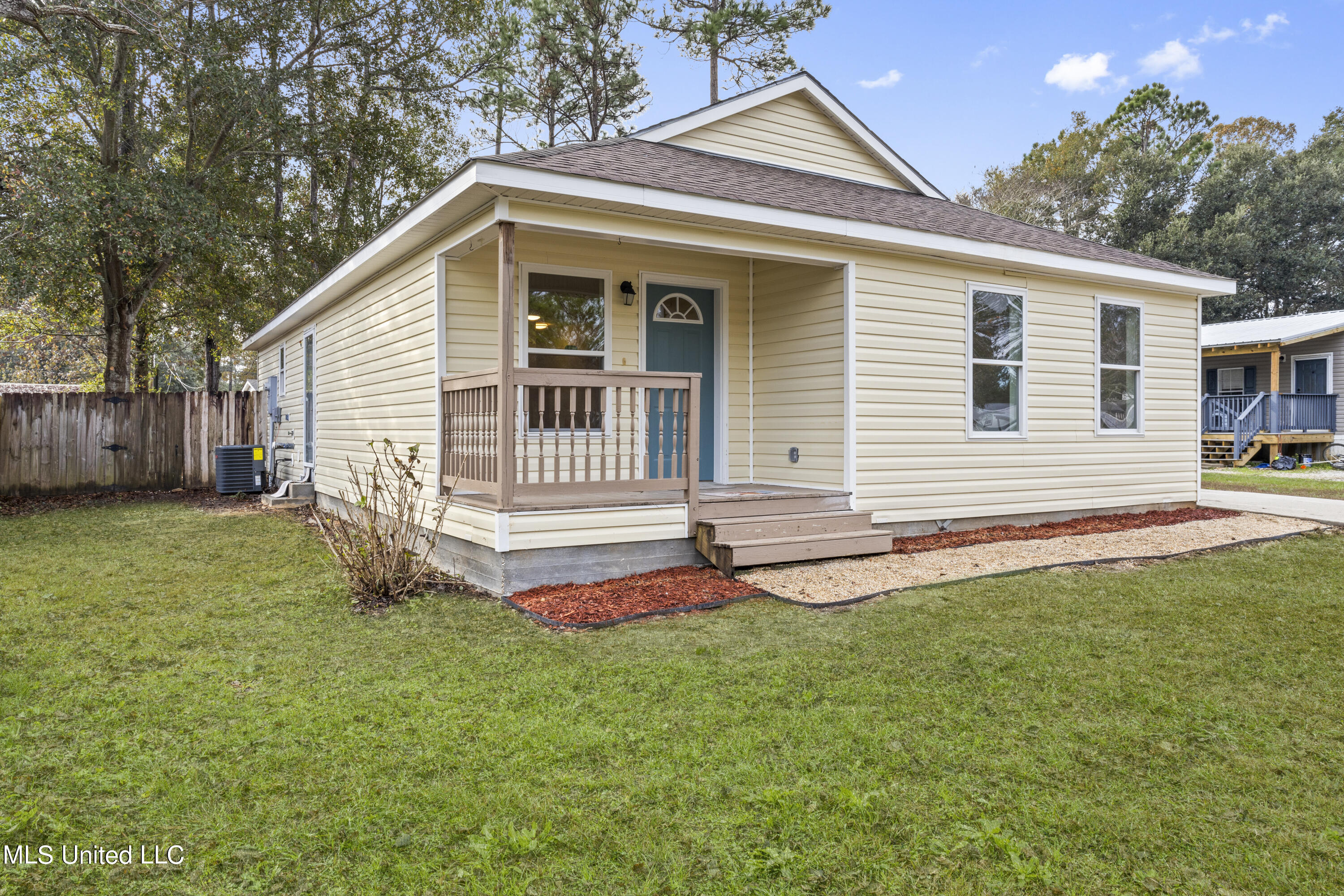10756 Linohau Way Diamondhead, MS 39525 - Photo 2 of 25 Coastal