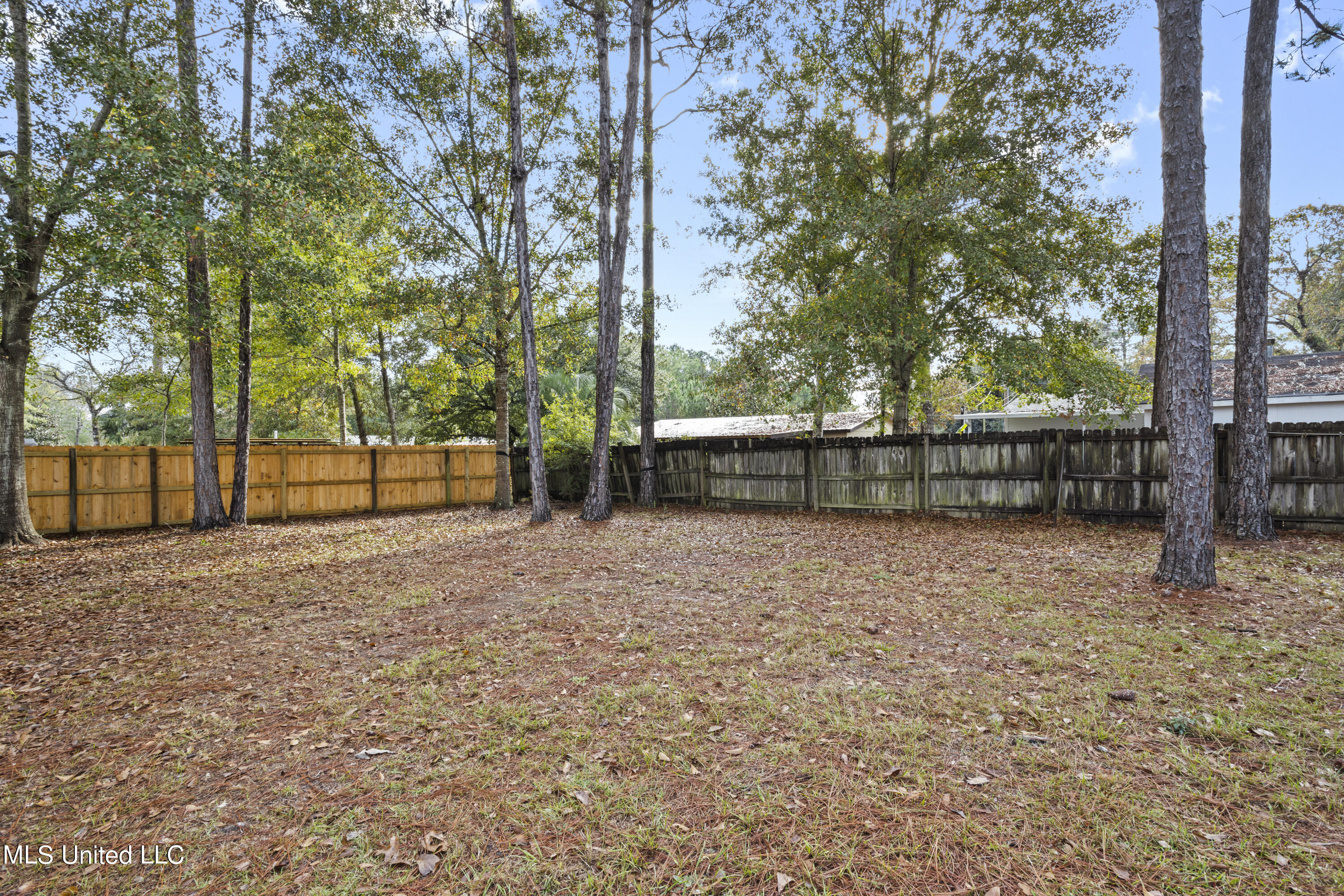 10756 Linohau Way Diamondhead, MS 39525 - Photo 23 of 25 Privacy fence