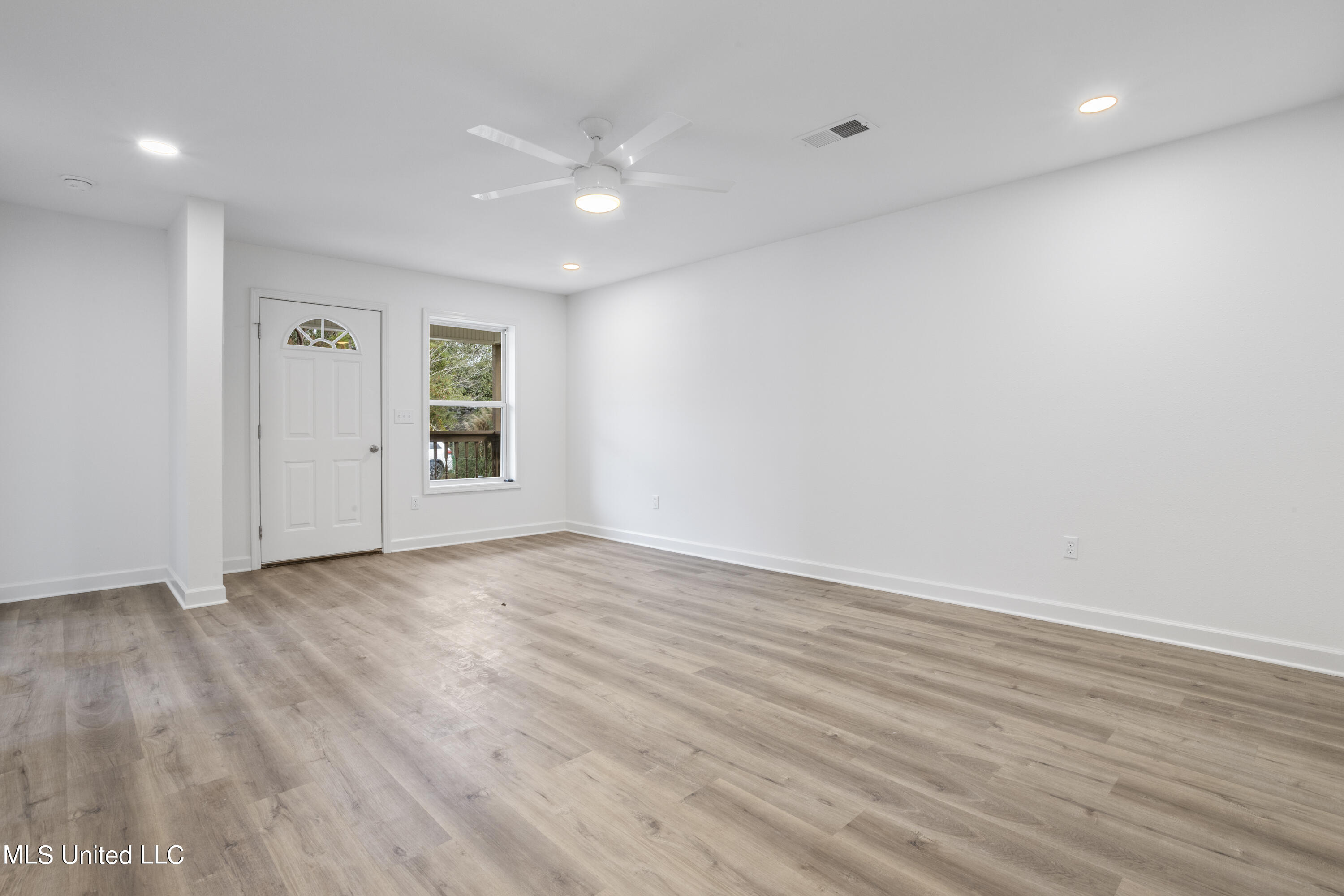 10756 Linohau Way Diamondhead, MS 39525 - Photo 4 of 25 LVP