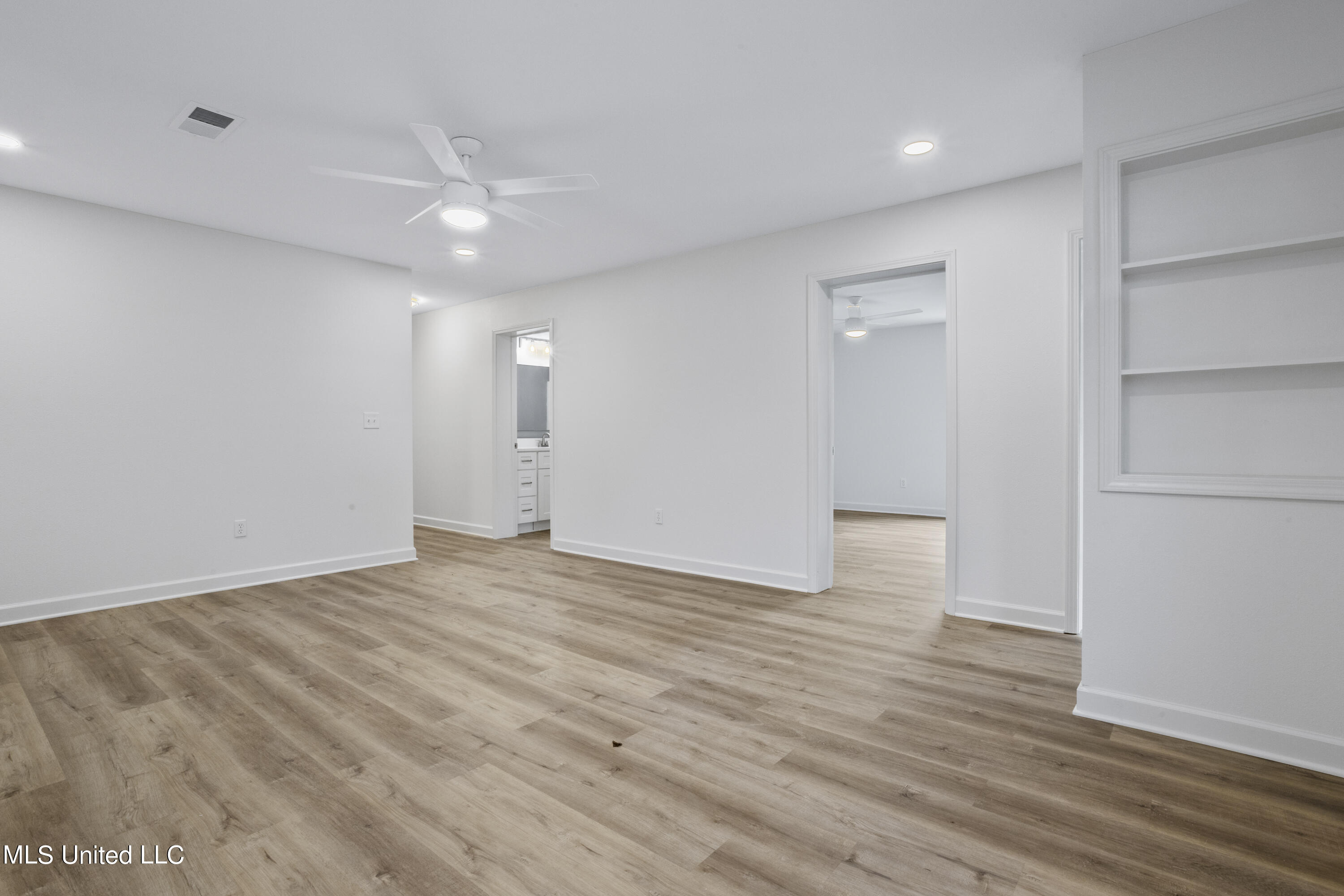 10756 Linohau Way Diamondhead, MS 39525 - Photo 6 of 25 built in shelves