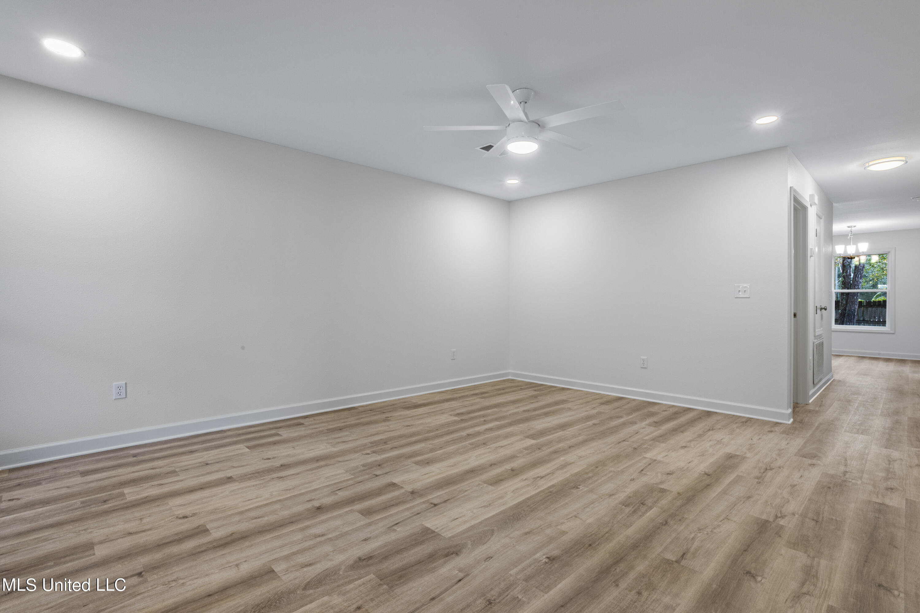 10756 Linohau Way Diamondhead, MS 39525 - Photo 7 of 25 Living Area