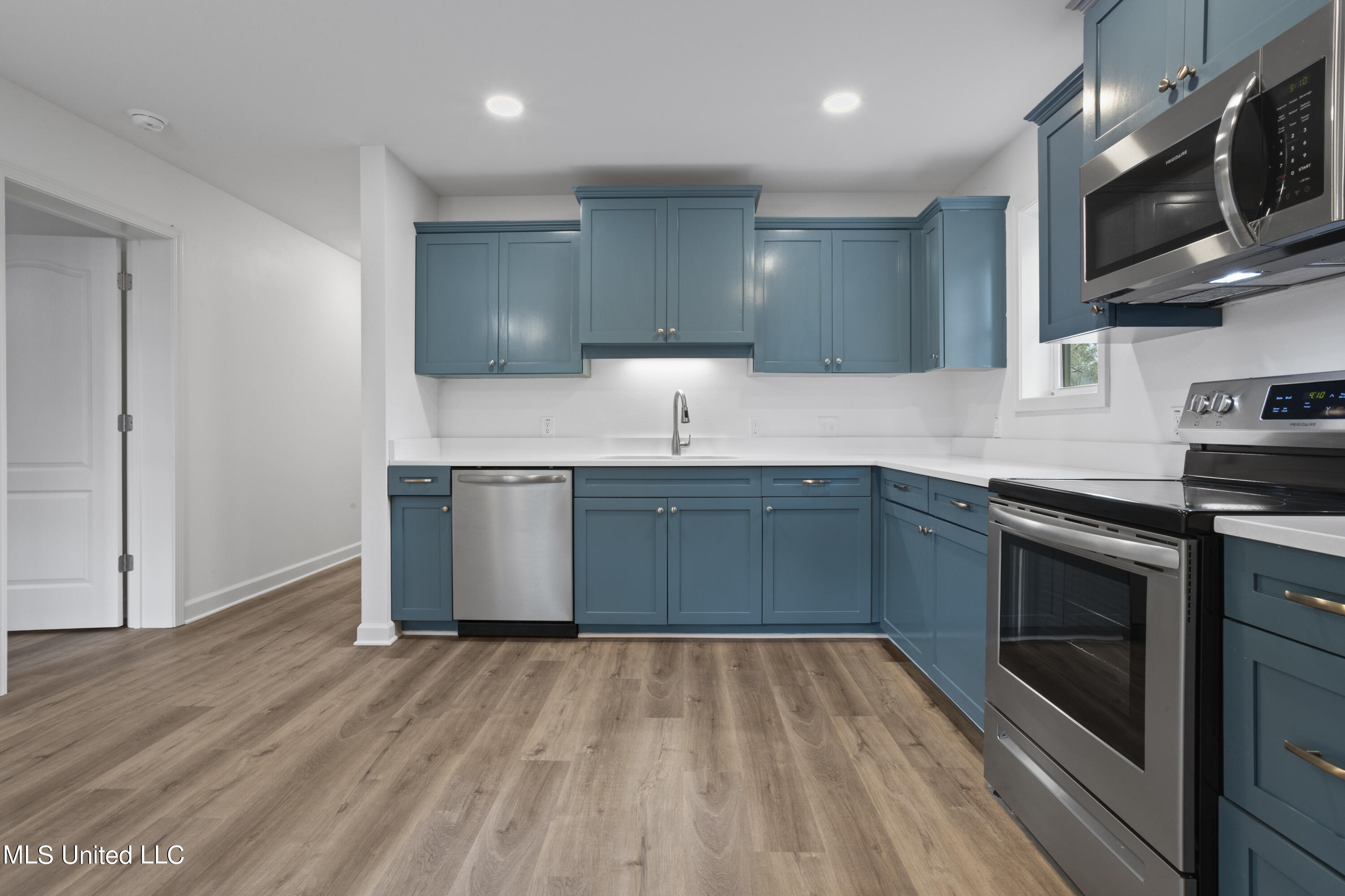 10756 Linohau Way Diamondhead, MS 39525 - Photo 9 of 25 Quartz countertops