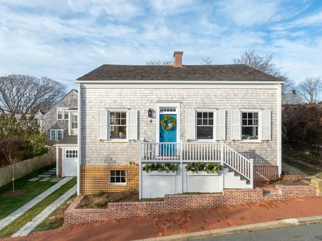 $5,495,000 | 4 Sunset Hill Lane, Nantucket, MA 02554