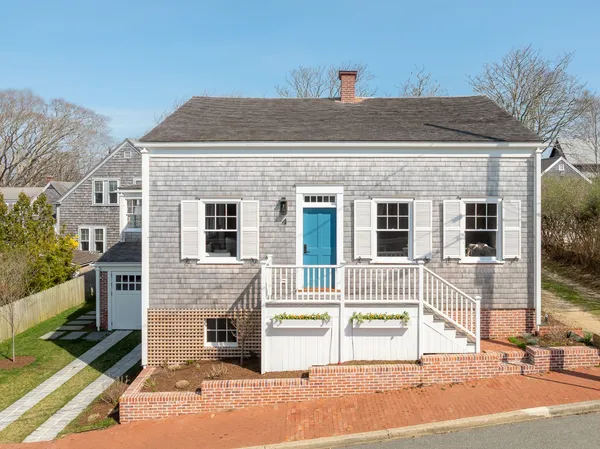 $5,295,000 | 4 Sunset Hill Lane, Nantucket, MA 02554