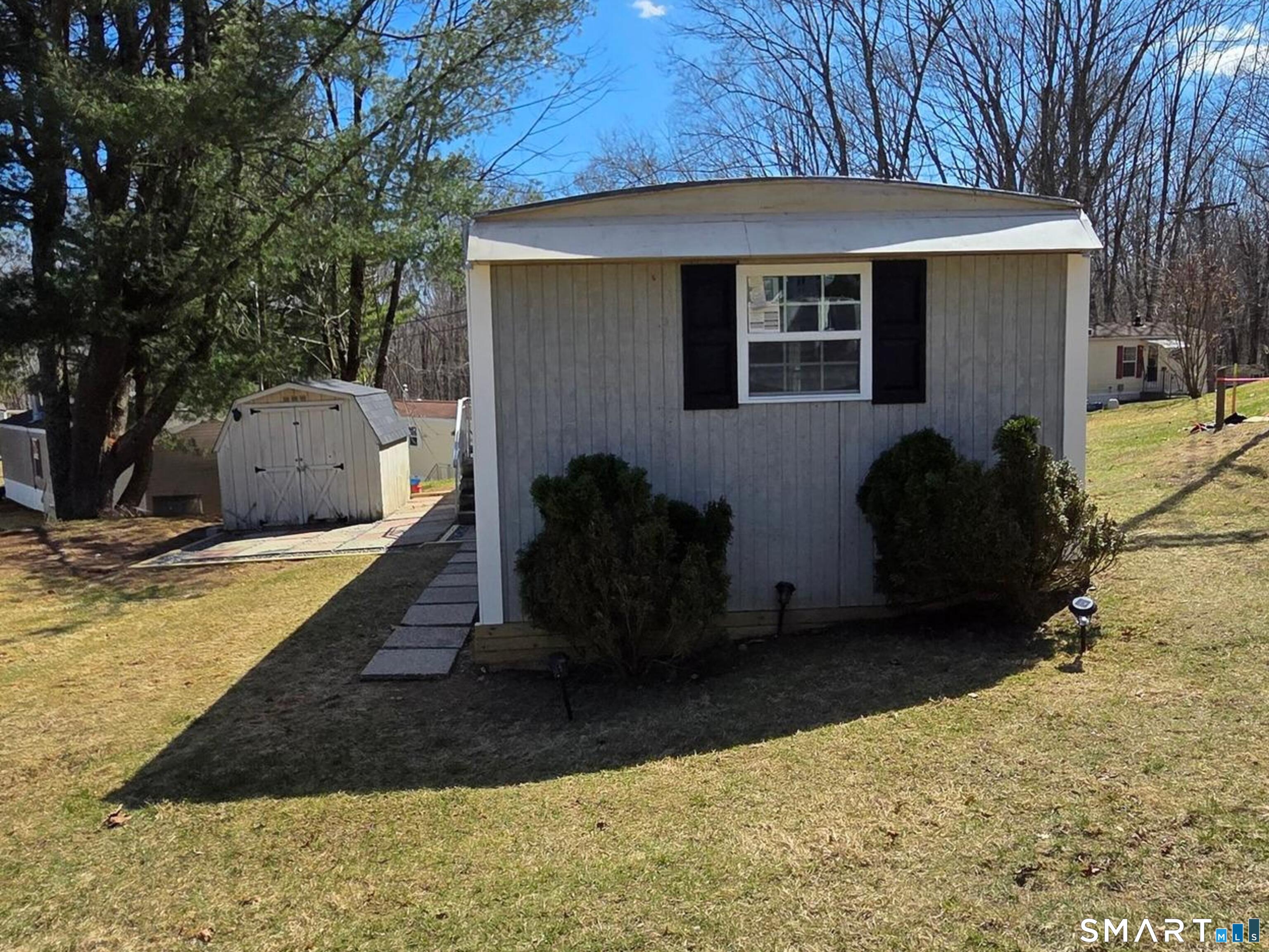 303 Mohegan Park Road Norwich, CT 06360 - Photo 2 of 17