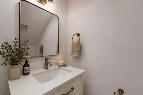 $290,000 | 102 East 44th Street, Unit C, Houston, TX 77018