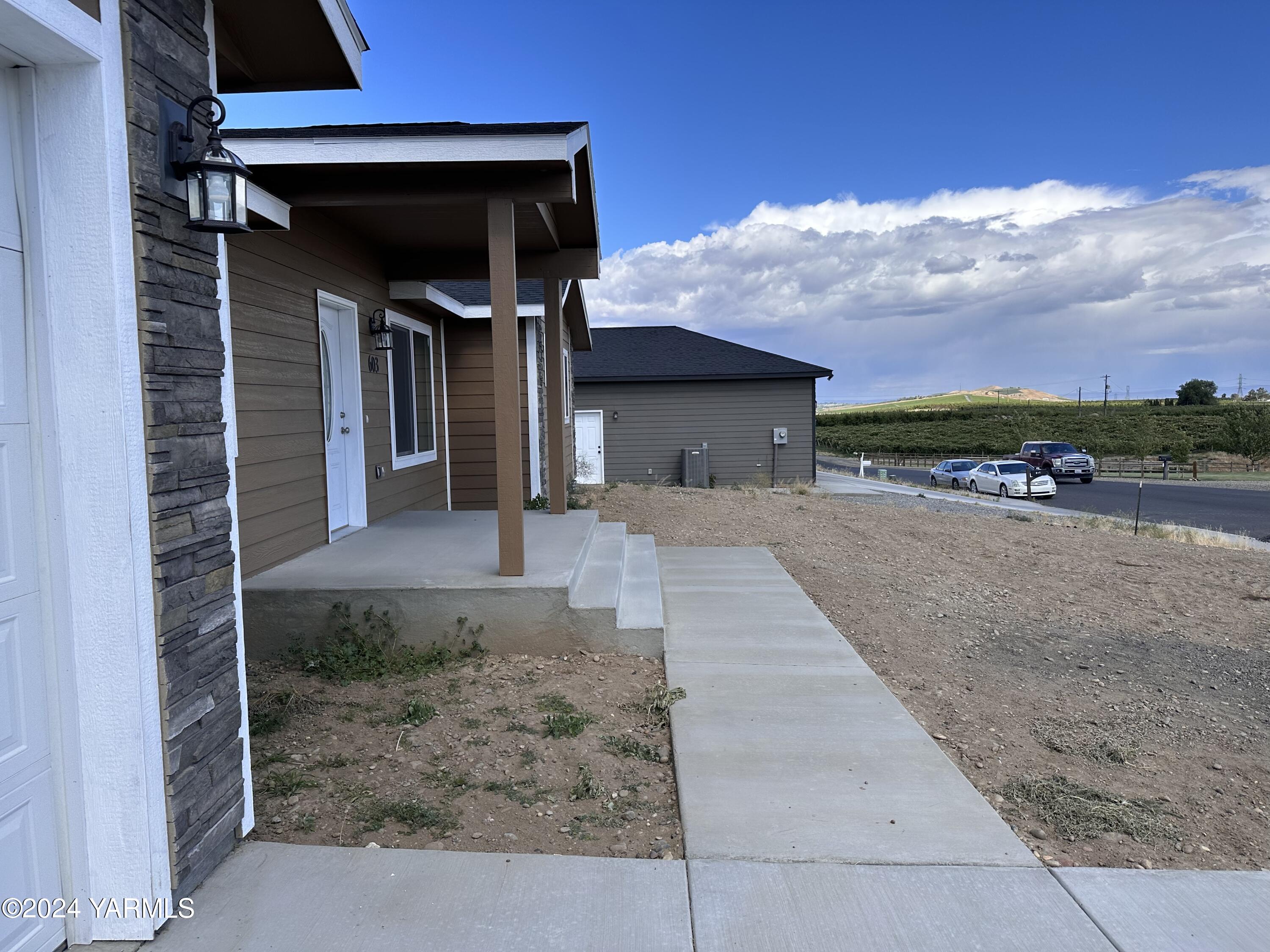 603 Bagley Road Granger, WA 98932 - Photo 2 of 33 636B55D0-FF43-48A0-982F-1CA8AFF07679