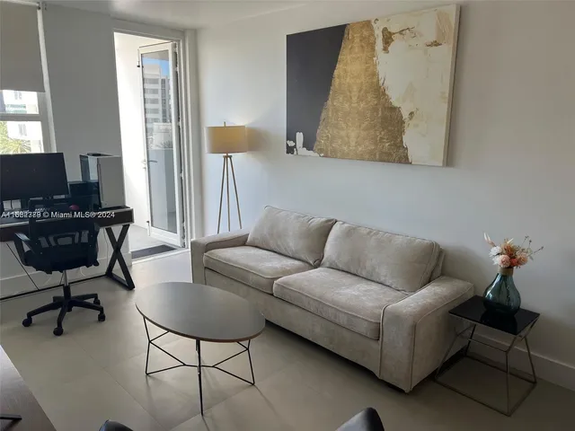$3,000 | Miami Beach City Center, Miami Beach, FL 33139