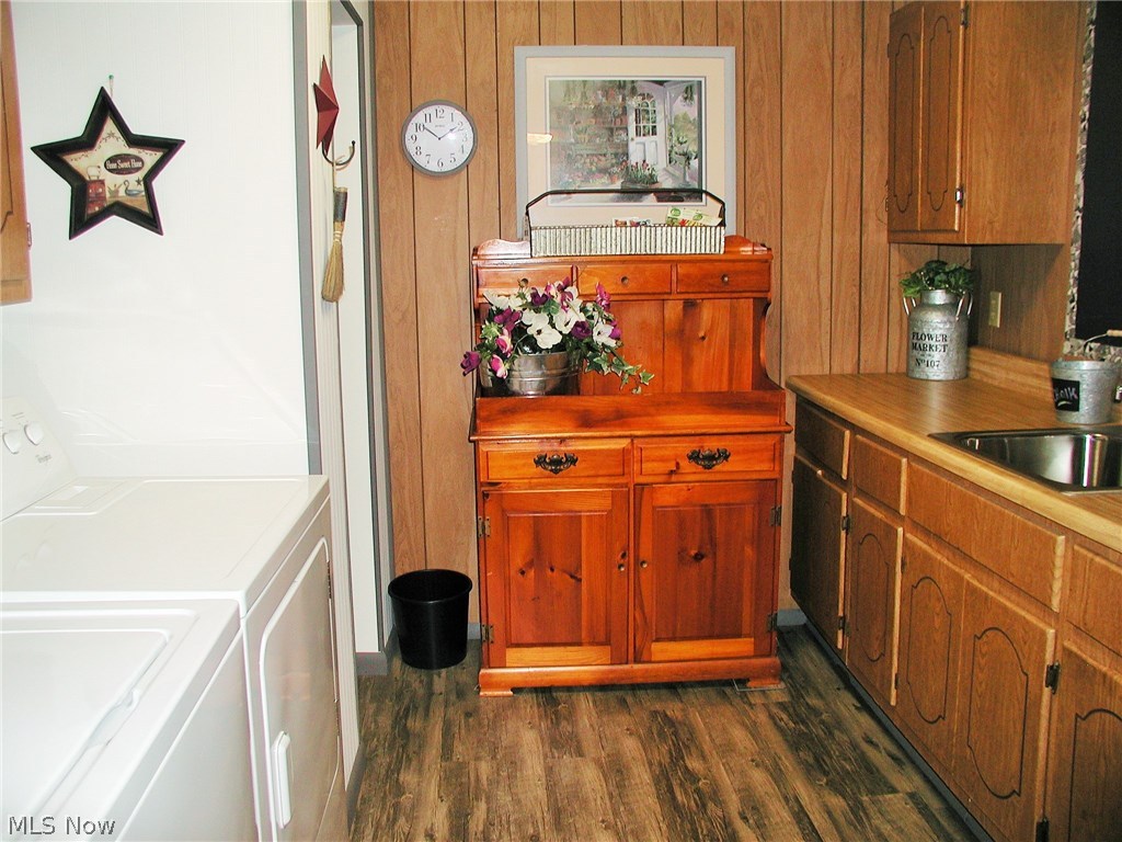4226 Mayham Road Northeast Carrollton, OH 44615 - Photo 6 of 23 1st. floor laundry with newer flooring