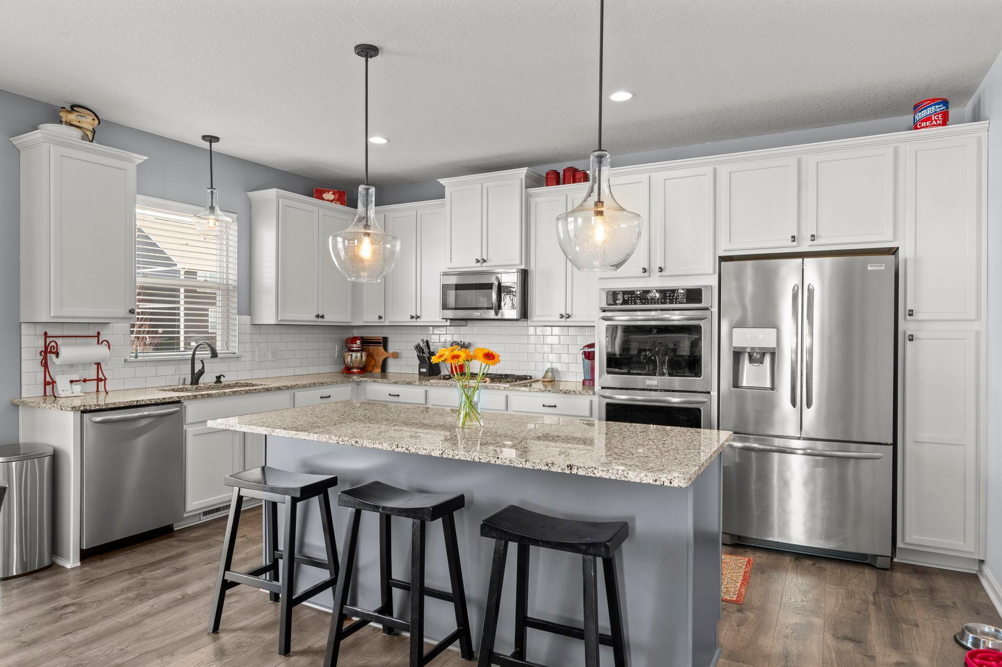 15142 Ely Path Apple Valley, MN 55124 - Photo 3 of 31