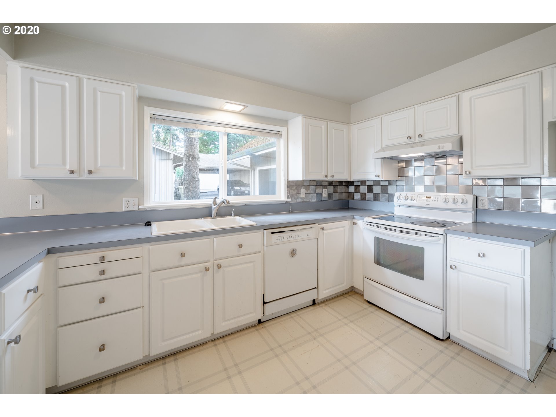 8880 Northwest Cornell Road Portland, OR 97229 - Photo 9 of 32 Gallery Image 9