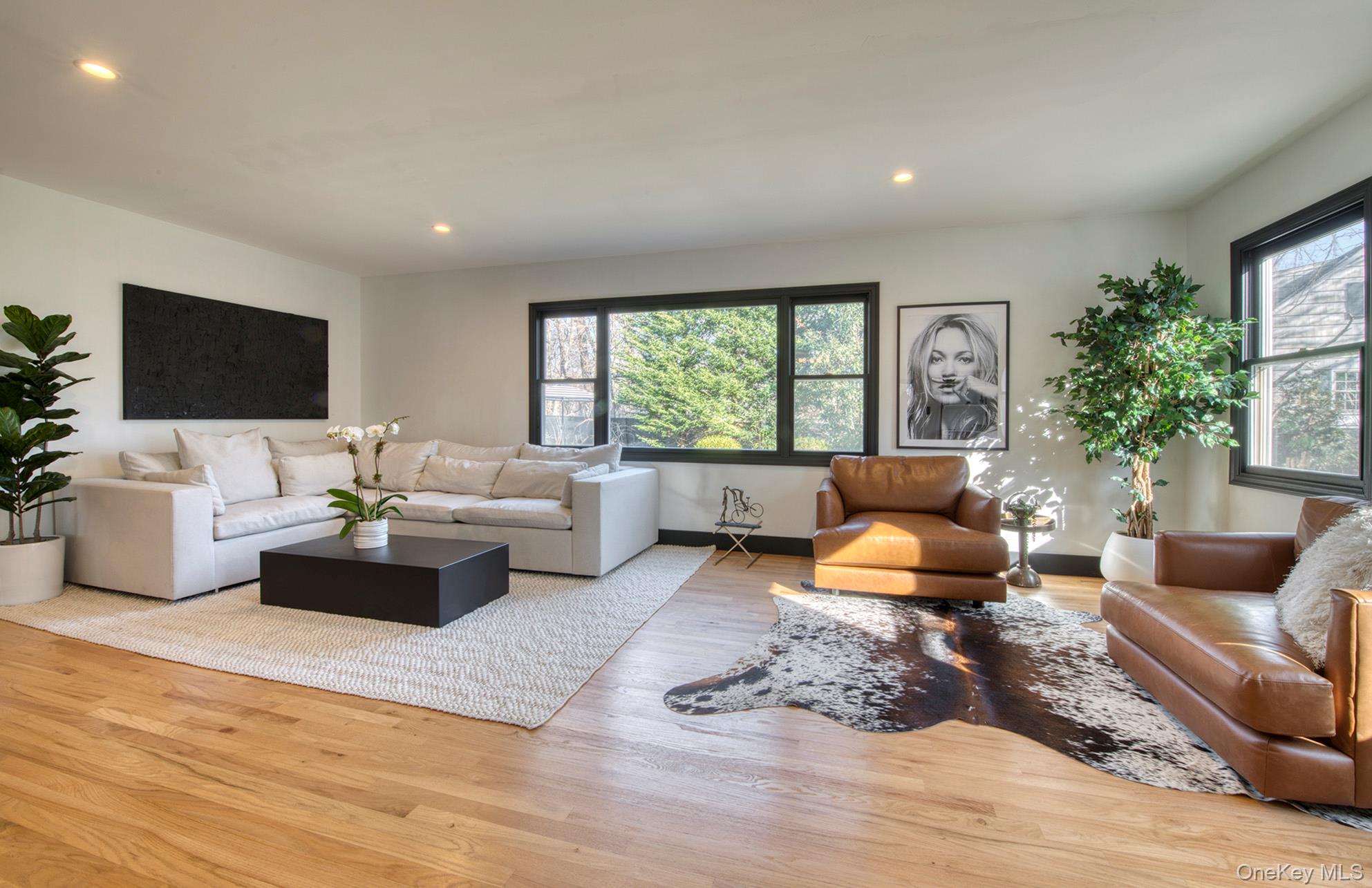 66 Knoll Road Southampton, NY 11968 - Photo 11 of 31 a living room with furniture and a flat screen tv