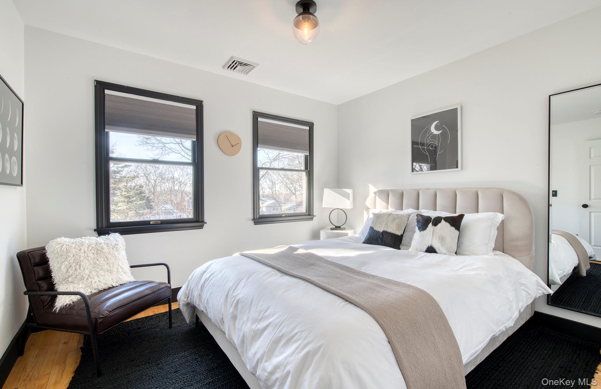 66 Knoll Road Southampton, NY 11968 - Photo 26 of 31 a bedroom with bed and a window