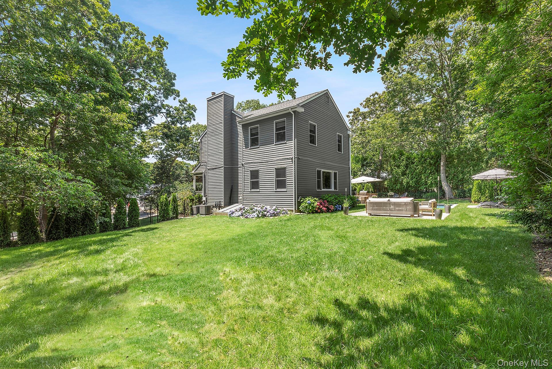 66 Knoll Road Southampton, NY 11968 - Photo 4 of 31 a view of a house with backyard and garden
