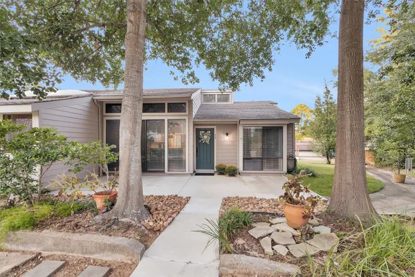 $1,700 | 15 April Village, Conroe, TX 77356