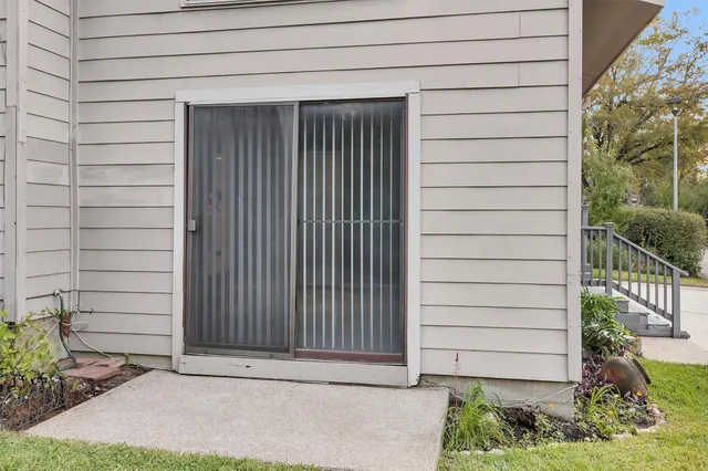 $1,800 | 15 April Village, Conroe, TX 77356