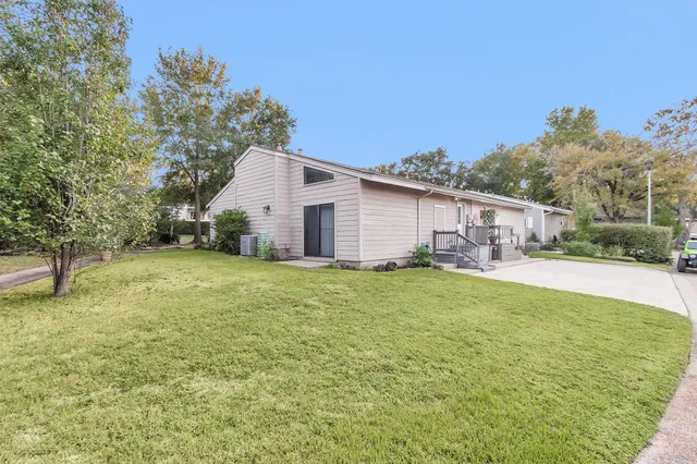 $1,800 | 15 April Village, Conroe, TX 77356