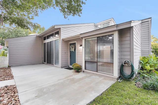 $1,800 | 15 April Village, Conroe, TX 77356