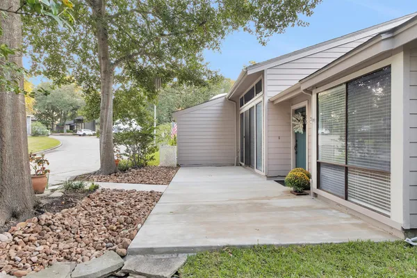 $1,700 | 15 April Village, Conroe, TX 77356