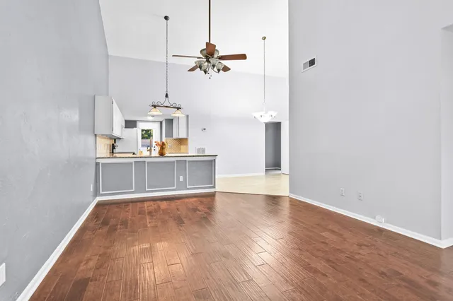 $1,800 | 15 April Village, Conroe, TX 77356