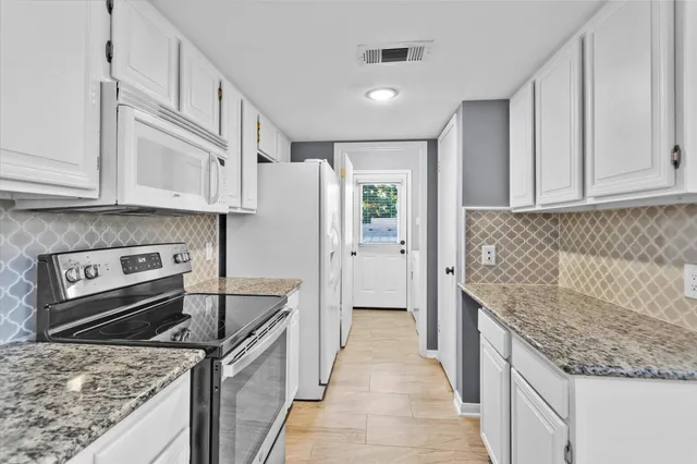 $1,800 | 15 April Village, Conroe, TX 77356