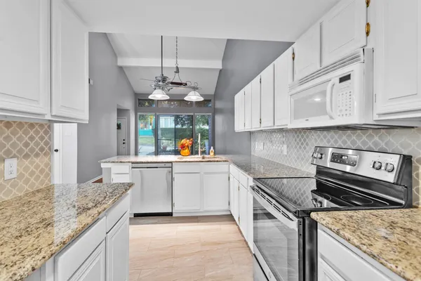 $1,700 | 15 April Village, Conroe, TX 77356